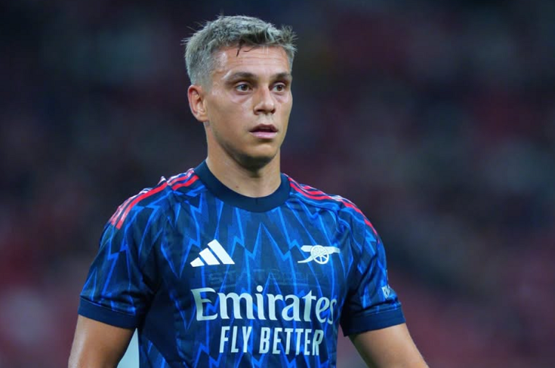 trossard-hoi-sinh-ngoan-muc-khi-arteta-duoc-den-dap-cho-niem-tin-khong-lay-chuyen